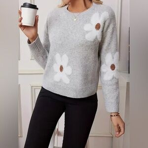 Gray Floral Crew Neck Sweater Size Small Daisy